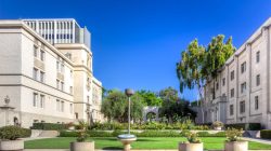 California Institute of Technology di bawah bimbingan