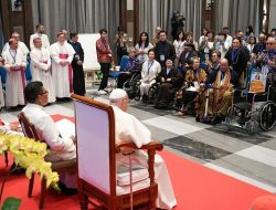 Paus Fransiskus: umat Katolik di seluruh dunia. Namun, bagi mereka yang pernah berinteraksi
